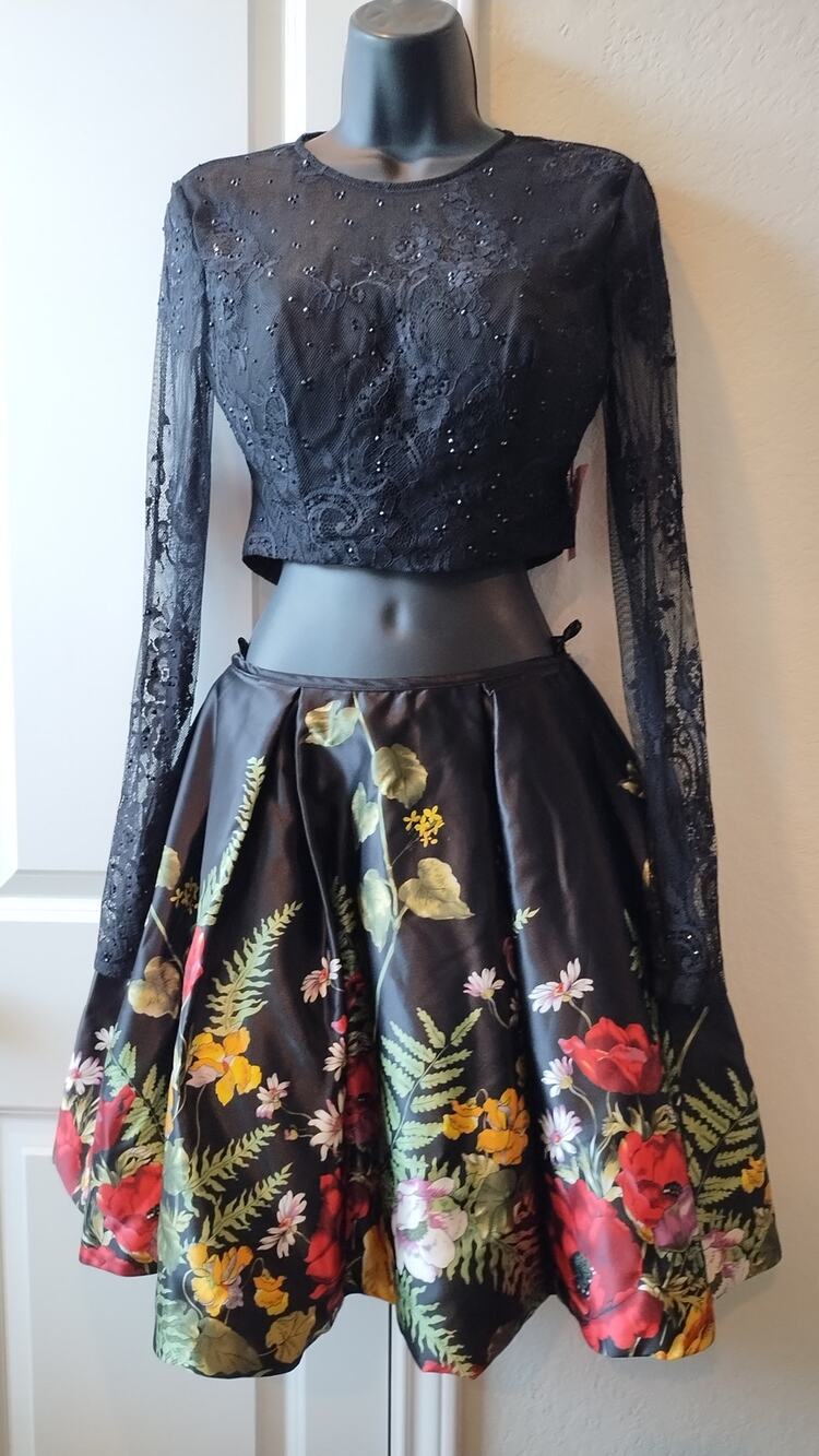 Black Lace Two Piece Homecoming Dress Open Back Long Sleeves Prom Grad Dress